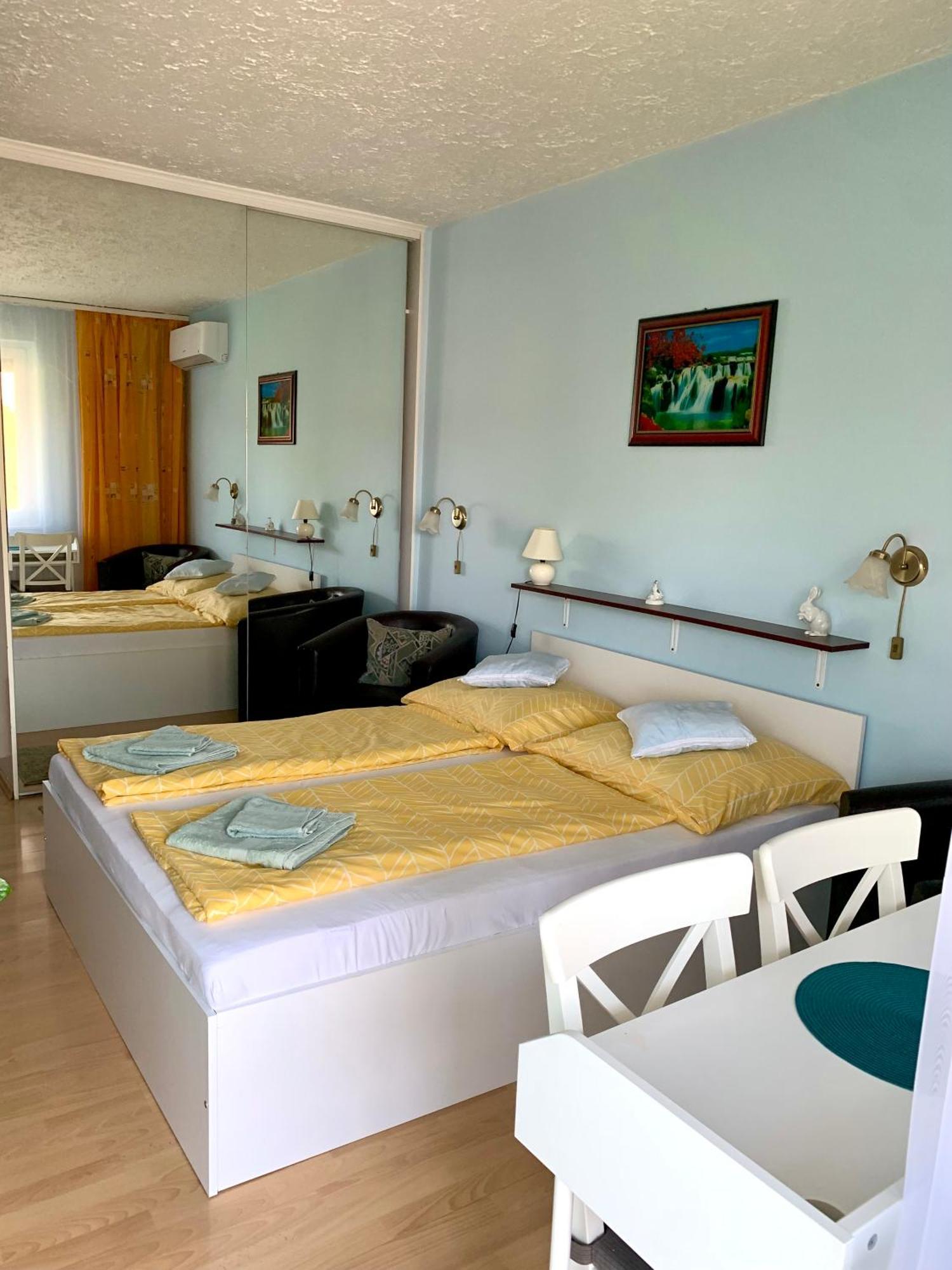 Aloe Apartman Шопрон Екстер'єр фото