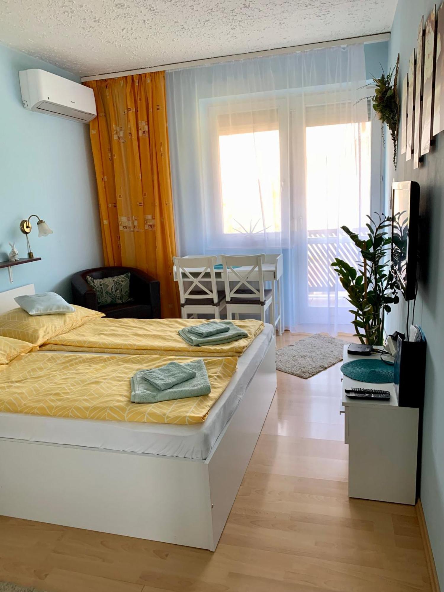 Aloe Apartman Шопрон Екстер'єр фото