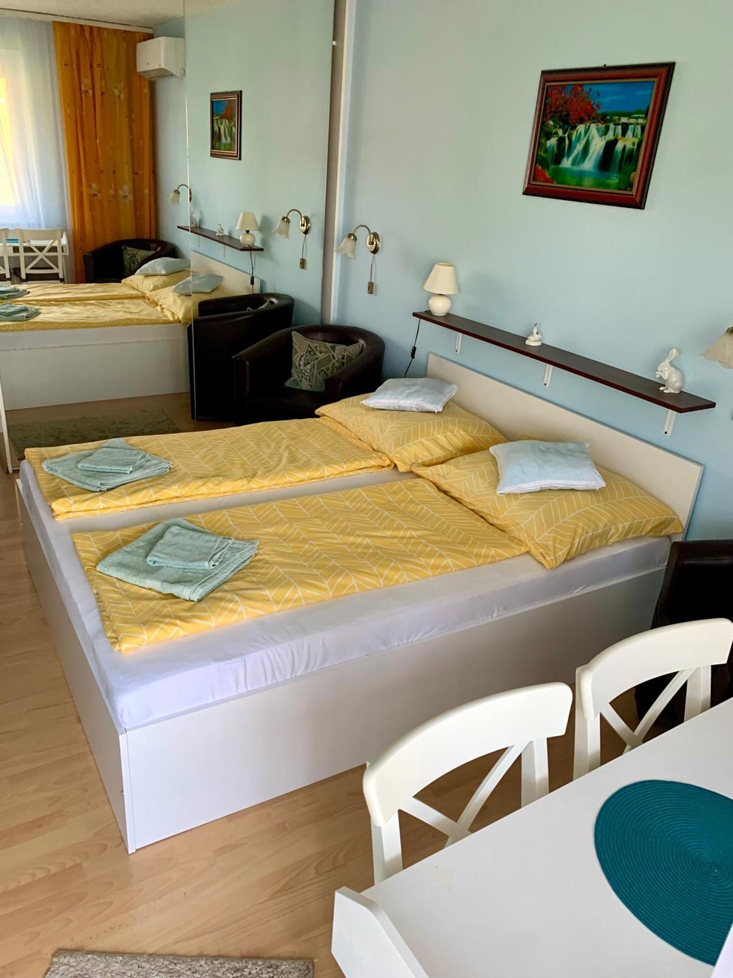 Aloe Apartman Шопрон Екстер'єр фото