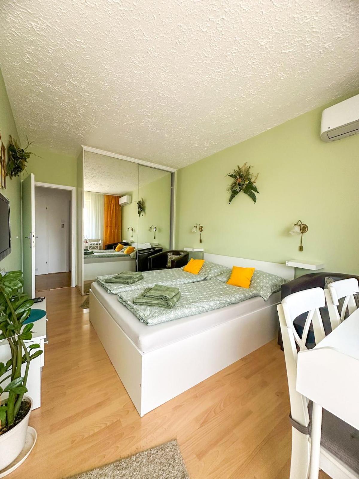 Aloe Apartman Шопрон Екстер'єр фото