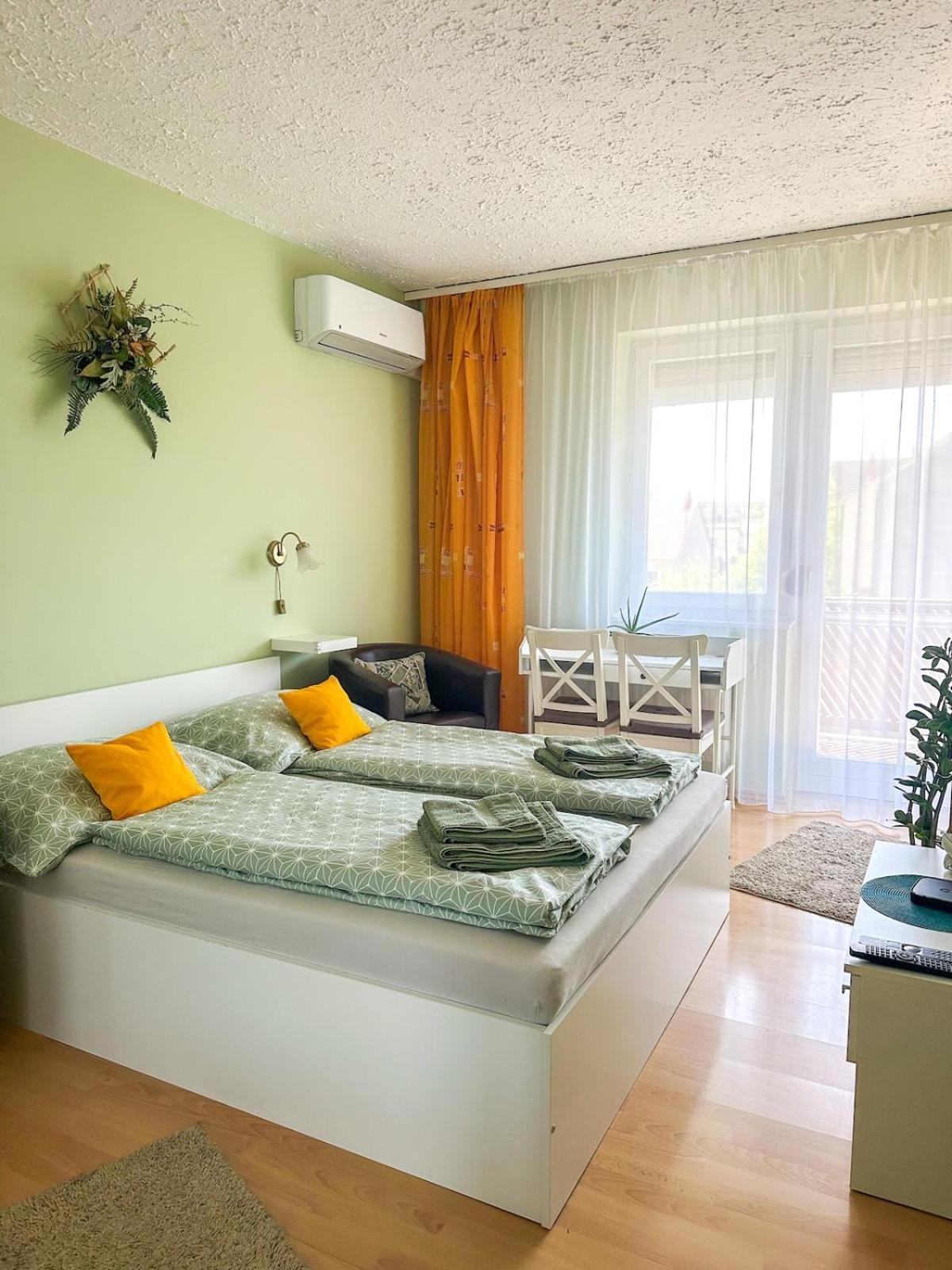 Aloe Apartman Шопрон Екстер'єр фото